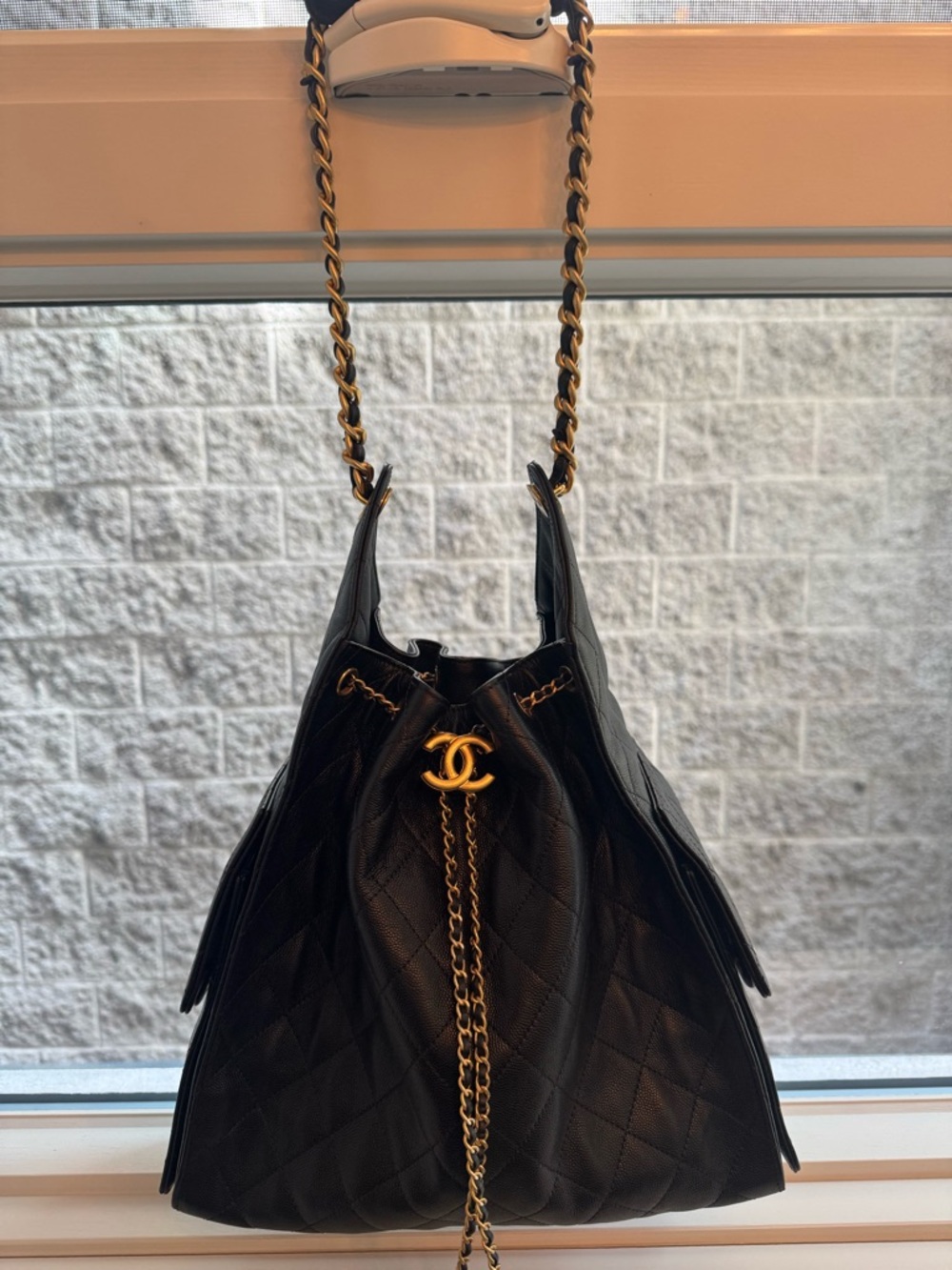 CHANEL 25 Medium Black Leather in Perfect condition
100% authentic